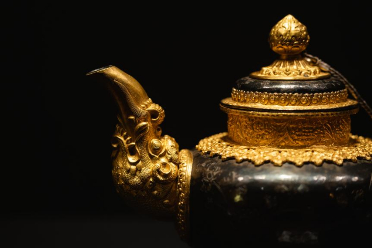 包金银奶茶壶.jpg